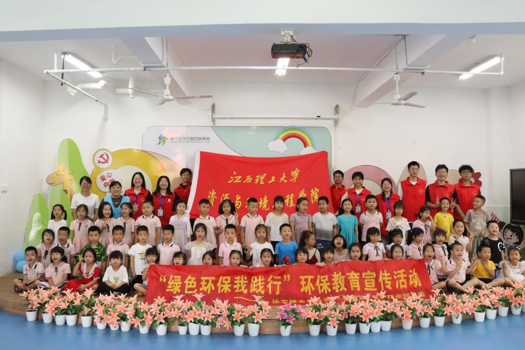 深入社区开展环保活动.jpg